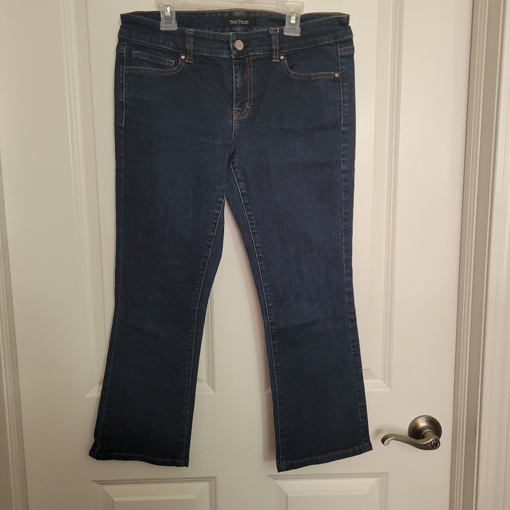 White House Black Market  cropped flare SIZE 6 BLANC